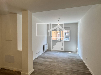 Inmueble en Avenida Sant Joan de les Abadesses    baixos, Girona